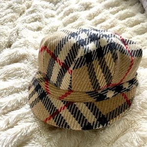 Burberry Newsboy hat in classic plaid - size M
